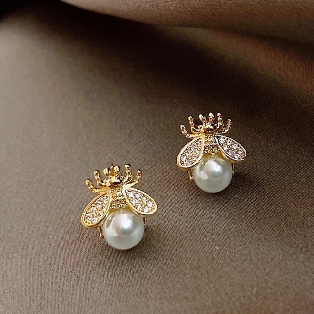 Pearl bee earrings stud bee earring - Picture 2 of 8